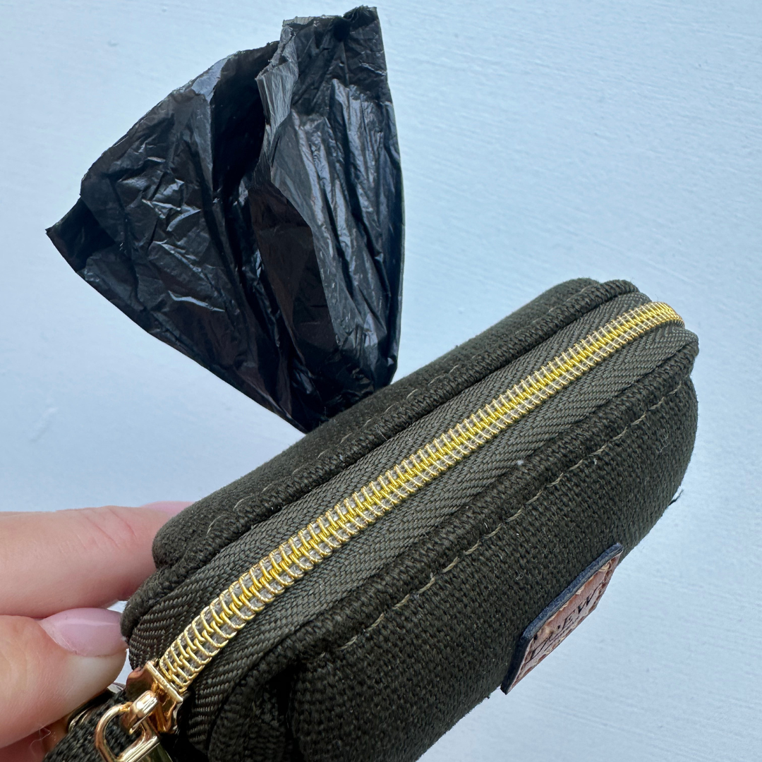 Grøn hundeposetaske med poser i