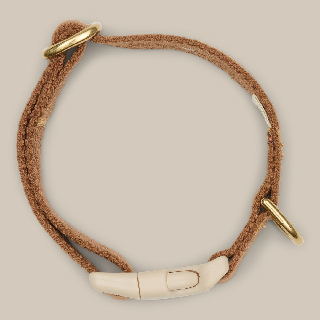 Hvalpehalsbånd i brun og messing