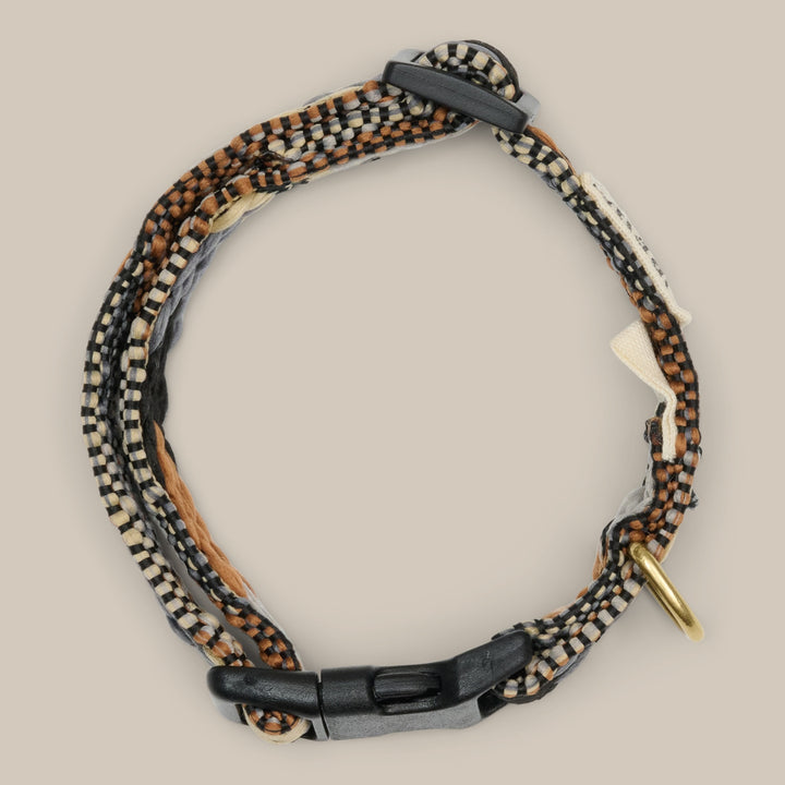 brunt hvalpehalsbånd i mønster